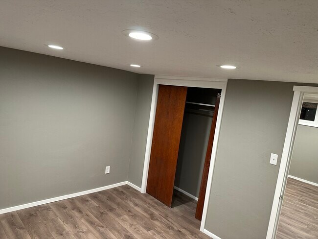 Building Photo - 264 36th St