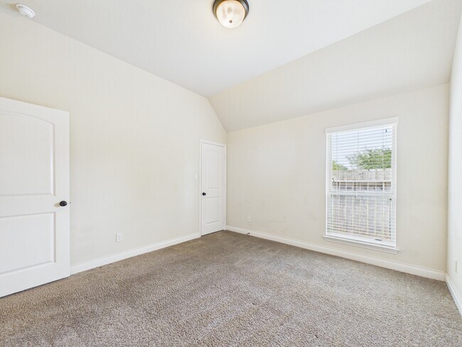 Building Photo - 2807 Naples Park Ln