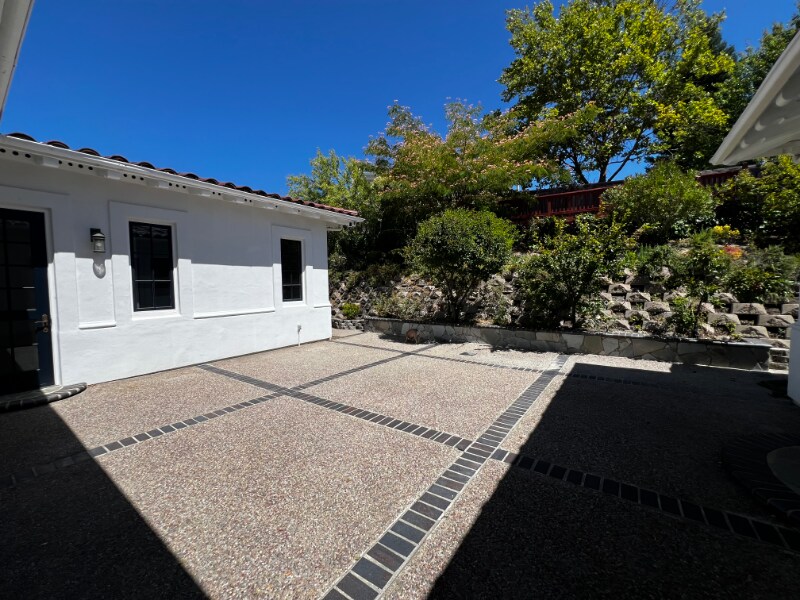Building Photo - 6 Whiting Ct