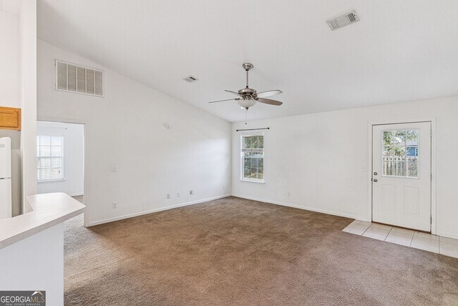 Building Photo - 3BR/2BA with a Fenced Back Yard