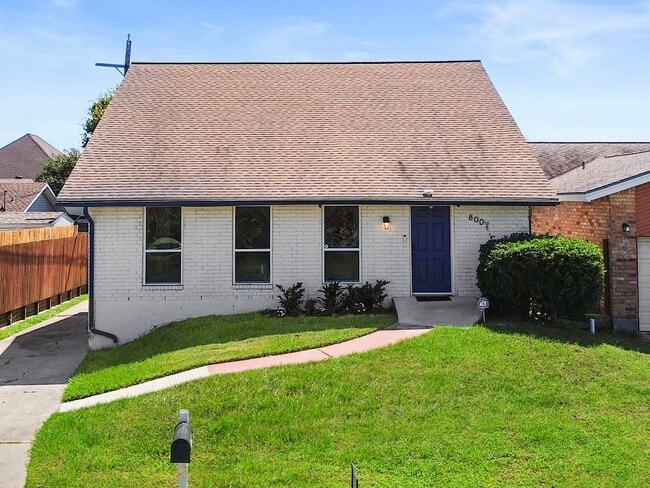 Building Photo - 8007 Beluche Dr