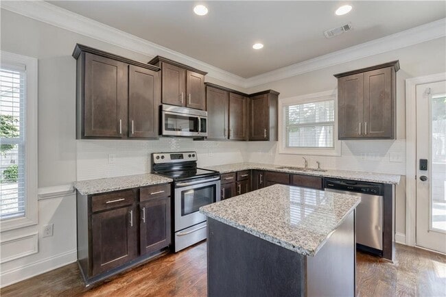 Building Photo - 428 Meadow Vista Ln