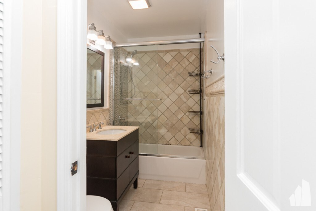 Building Photo - 3859 N Ravenswood Ave