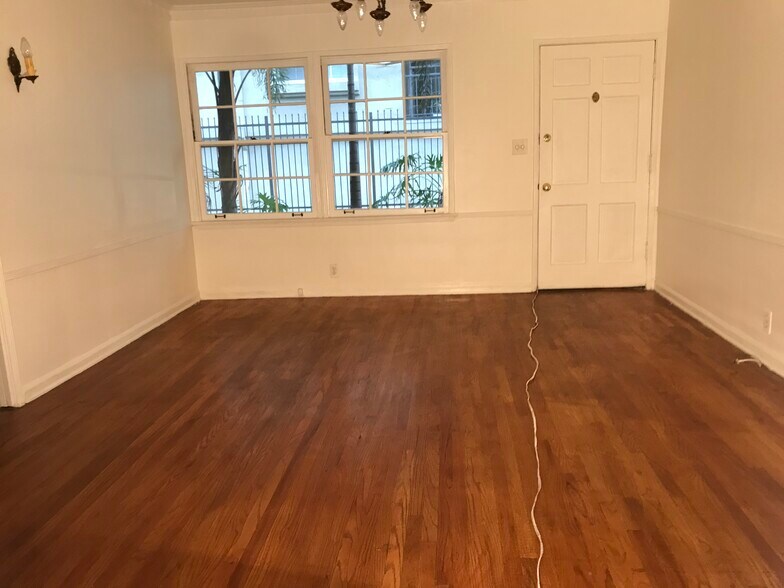 Building Photo - 316 S Cloverdale Ave