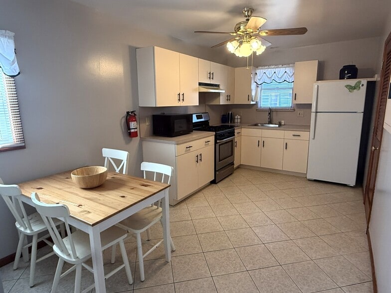 Building Photo - 47 Harding Ct