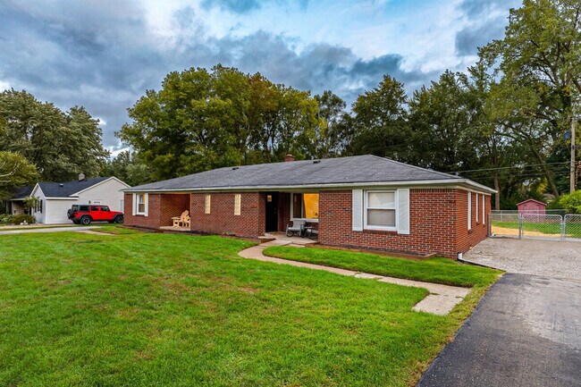 Building Photo - 8254 Mary Ann Ave