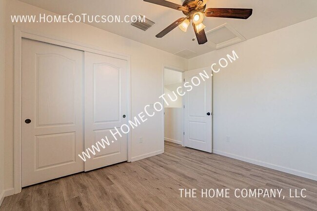 Building Photo - 6645 E Gehrig Ln