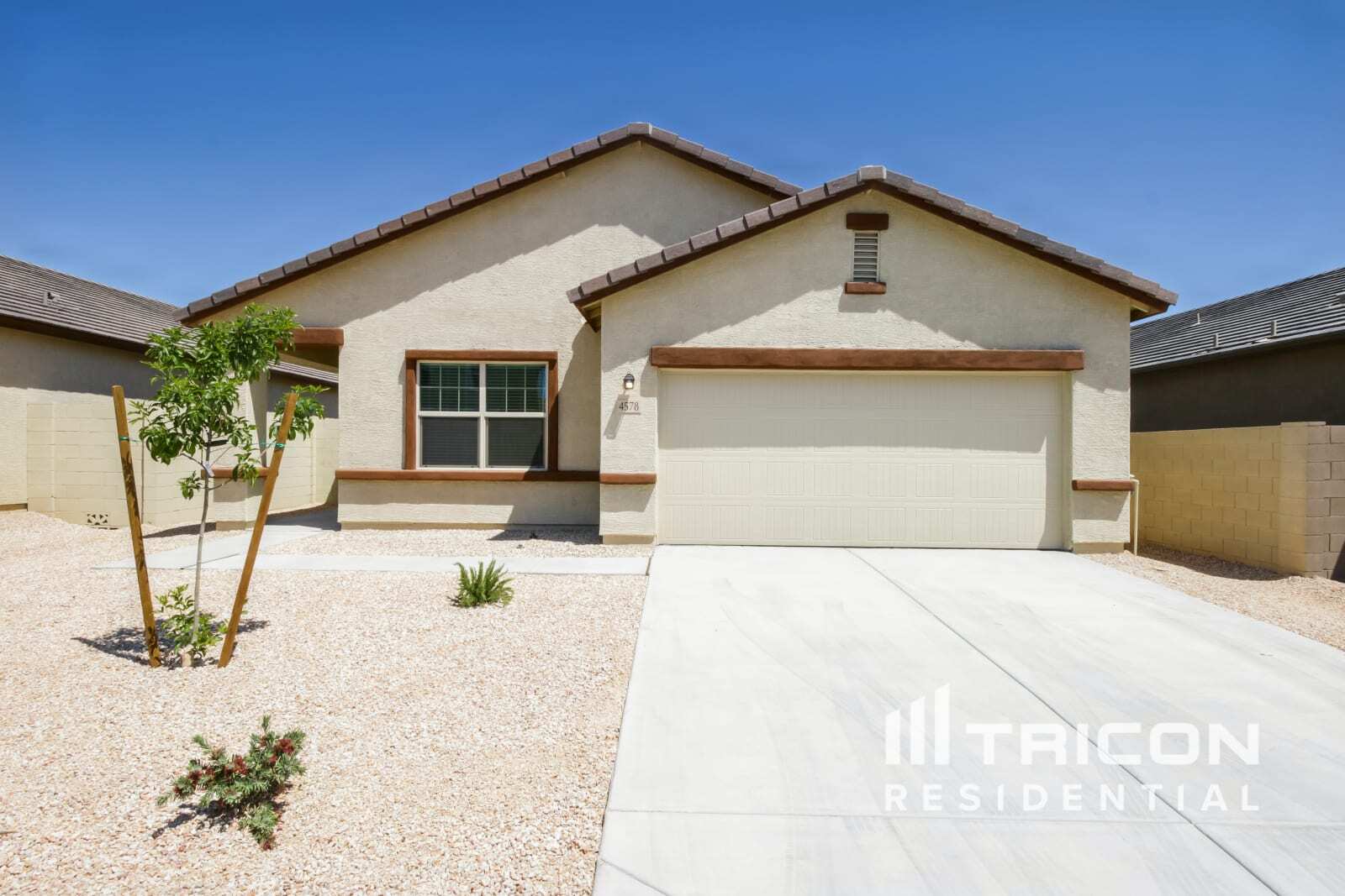 Building Photo - 4578 W Saddlebush Way