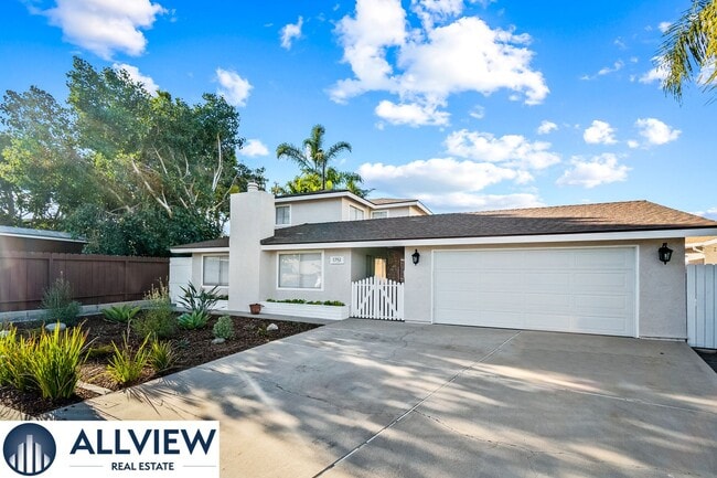 Primary Photo - Gorgeous, updated 3 bed, 2 bath home in th...