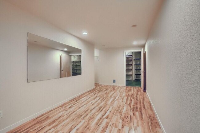 Building Photo - 2421 Rose Ct