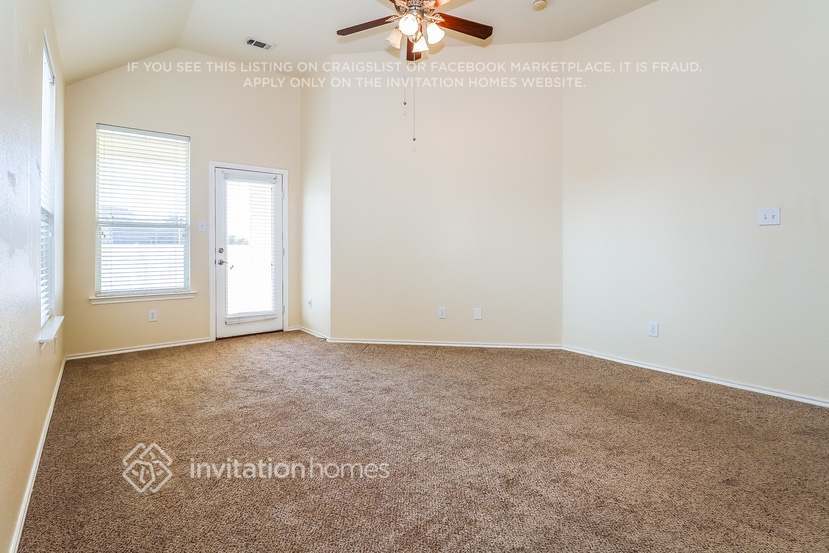 Building Photo - 9217 Askew St