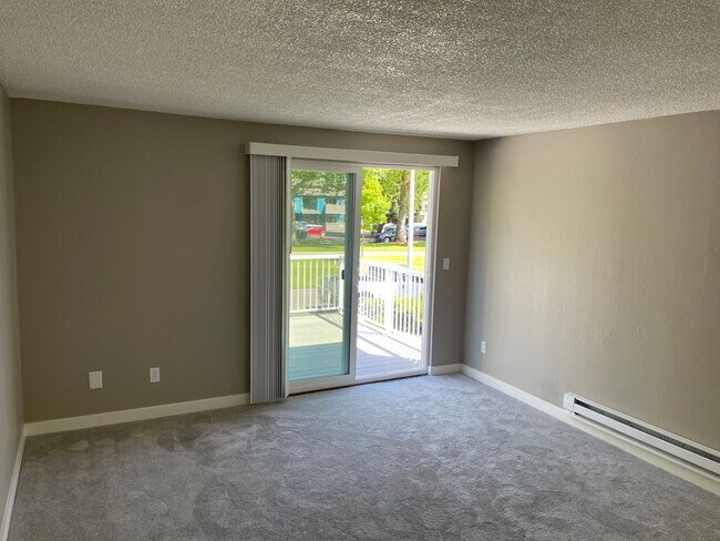 Building Photo - Brand new remodel - top floor 2 bedroom wi...