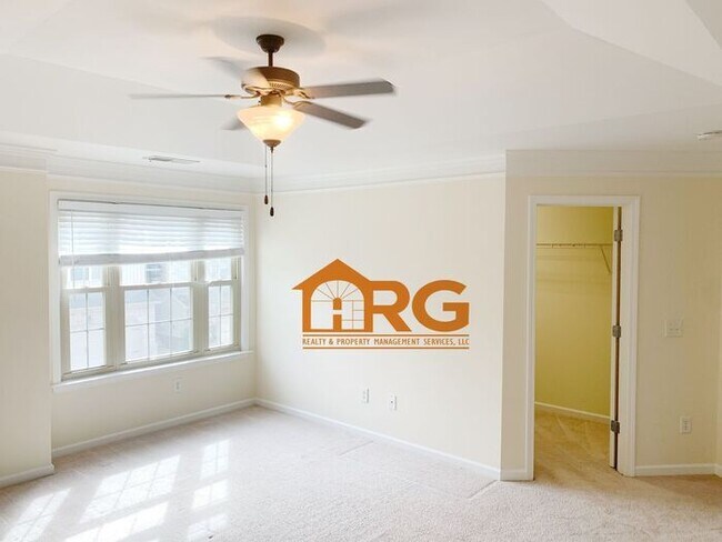 Building Photo - 2b / 2.5b in Smyrna WATER INCLUDED
