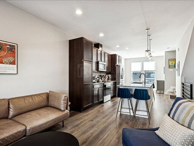 Building Photo - 3073 W Bates Ave