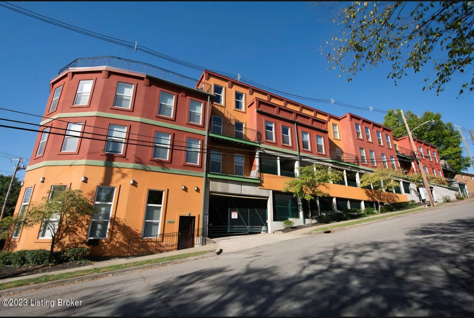 Building Photo - 2411 Brownsboro Rd