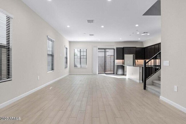 Building Photo - 4815 E Village Dr