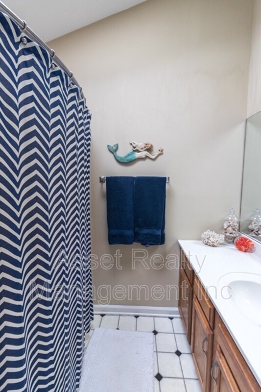 Building Photo - 9009 Tall Timber Dr