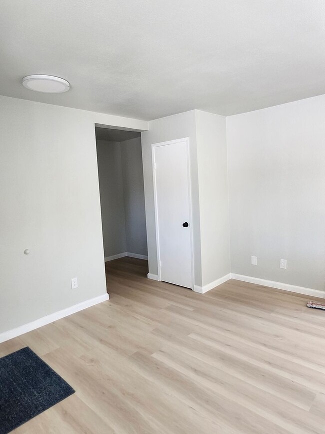 Building Photo - 3/2- Newly Renovated & Energy Efficient in...