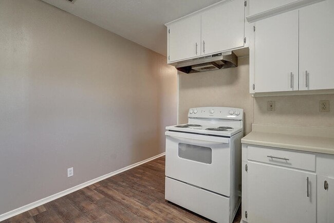 Building Photo - 10921 Shady Ln