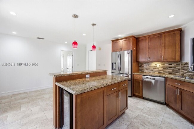 Building Photo - 561 SW 87th Ct