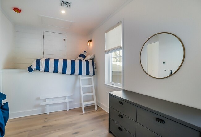 Building Photo - 270 Revels Ct