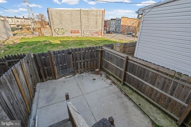 Building Photo - 1307 N Patterson Park Ave
