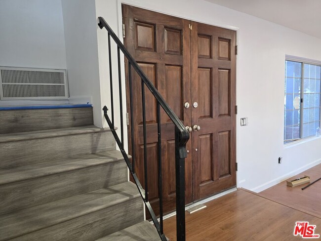 Building Photo - 10123 Hanna Ave