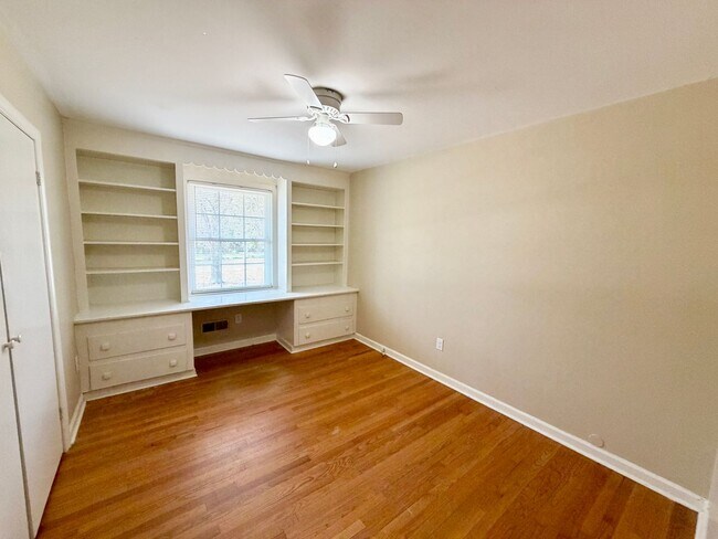 Building Photo - Lexington- Downtown Lexington - Call Lexington office for tours 803-359-0793