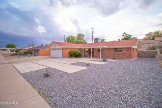 Building Photo - 637 Westview Ave
