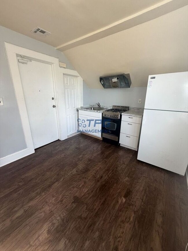 Building Photo - 134 Dewey St