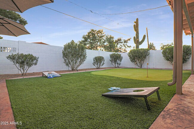 Building Photo - 8501 E Jackrabbit Rd
