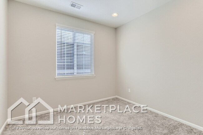 Building Photo - 27003 E Archer Ave