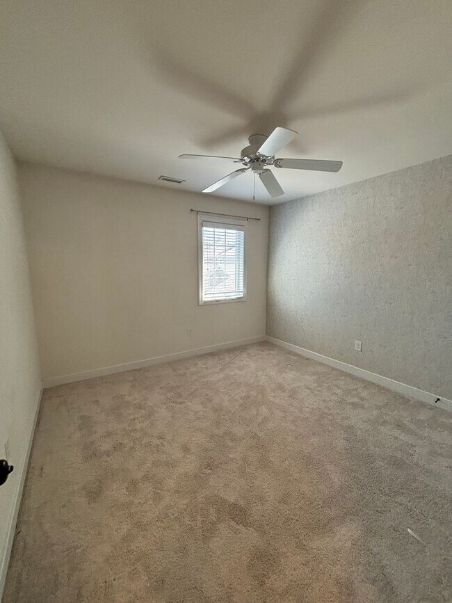 Building Photo - 4816 Village Walk