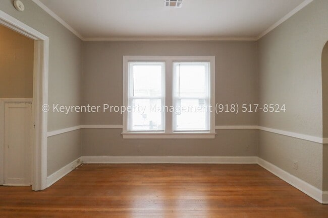 Building Photo - Beautifully Redone 1 Bedroom Duplex! Available for Immediate Move in!