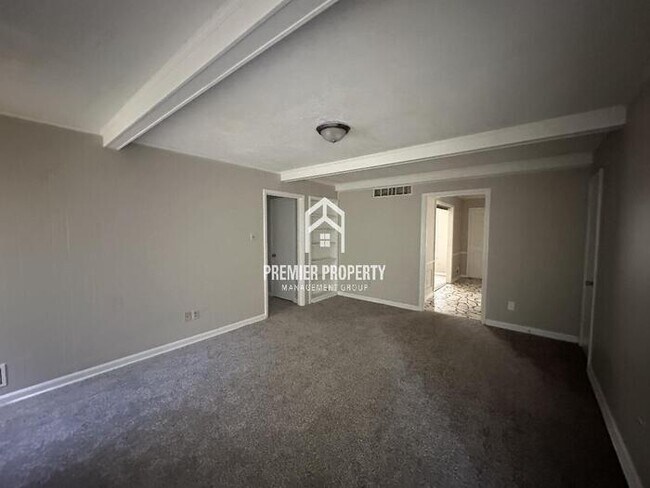 Building Photo - 2777 Chiswood St