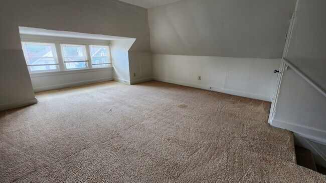 Building Photo - 2173 Indianola Ave