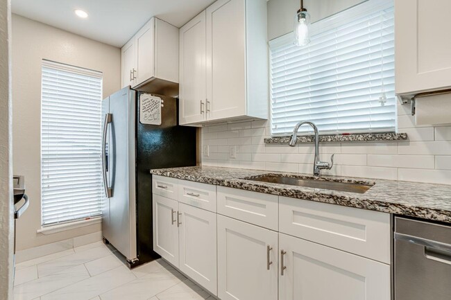 Kitchen comes with dishes pans etc and all appliances - 2004 Lakeland Dr