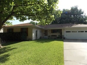 Building Photo - 209 Moonlight Trail