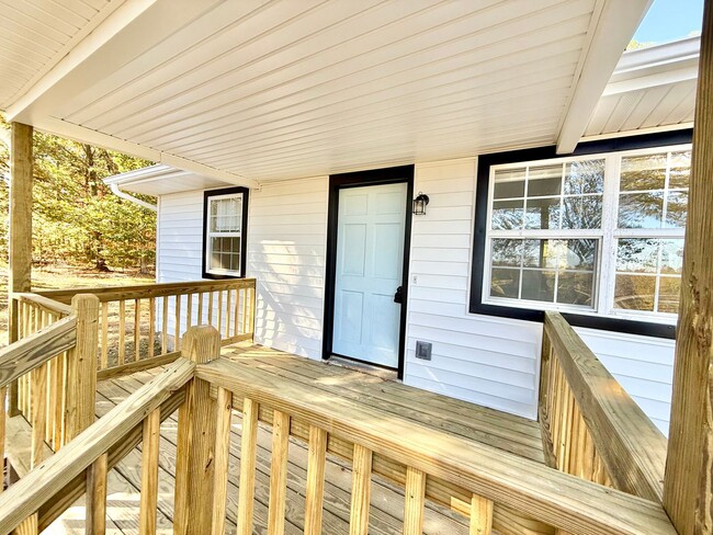 Building Photo - Updated 2-bedroom home close to Farmville