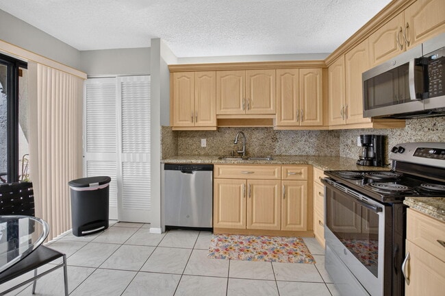 Building Photo - 7473 Glendevon Ln