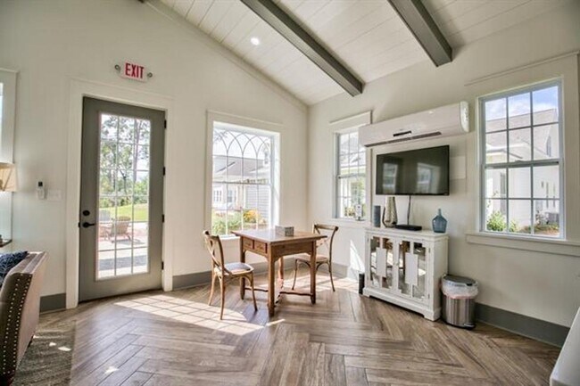 Building Photo - Stunning Midtown Tallahassee Home In Braemore Park