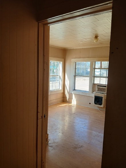 Building Photo - 505 E Main St