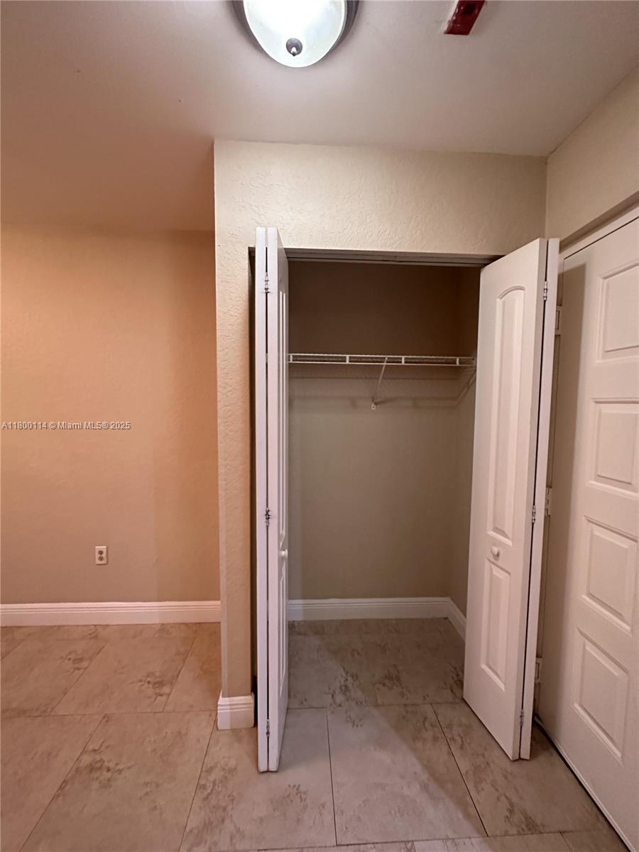 Building Photo - 2820 N Oakland Forest Dr