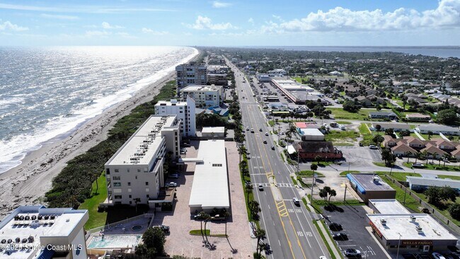 Building Photo - 995 N Hwy A1A