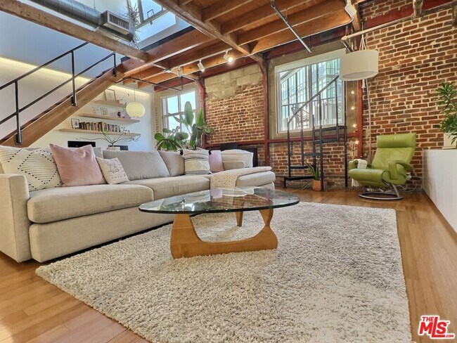 Building Photo - 500 Molino St