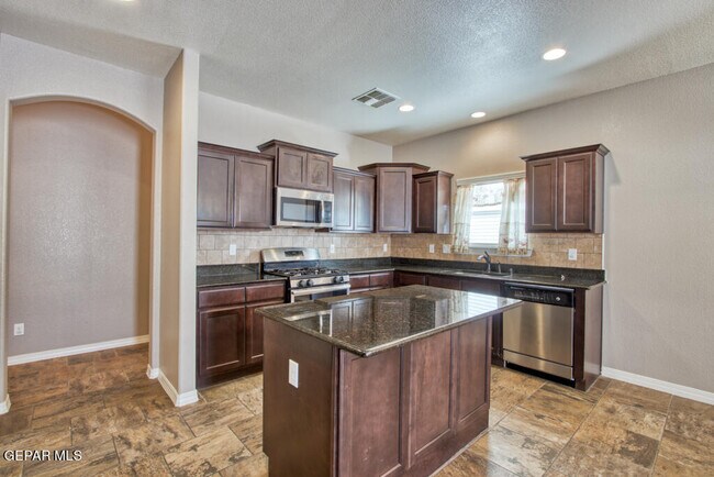 Building Photo - 221 S Stoneside Dr