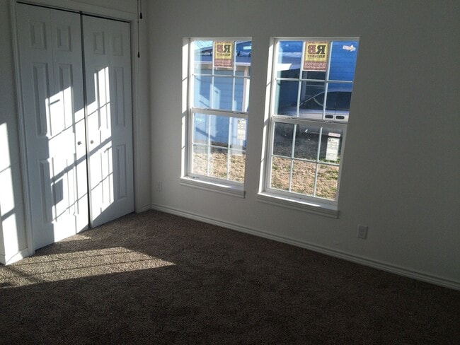 Building Photo - 910 Lane Ave