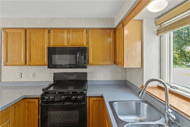 Building Photo - 245 Deerhurst Ln