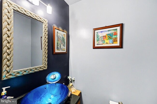 Building Photo - 6306 Beachway Dr