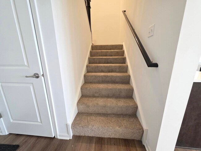 Building Photo - 458 Hathaway Ln